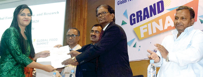 জার্মানিতে শীর্ষ প্রতিযোগিতায় যোগদানের সুযোগ পেল বিজয়ী খুবি’র তিন শিক্ষার্থী