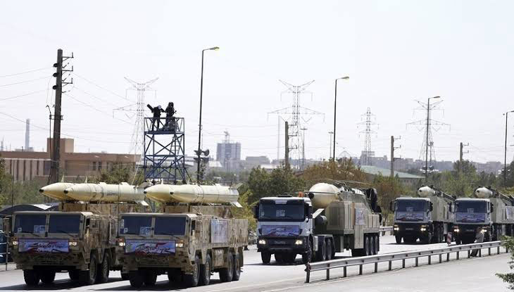 পশ্চিম সীমান্তে ক্ষেপণাস্ত্র নিয়ে যাচ্ছে ইরান