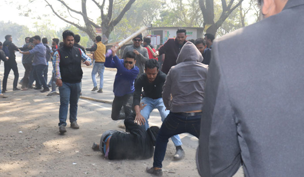 ইবি ছাত্রলীগের দুই গ্র“পে সংঘর্ষ ভারপ্রাপ্ত প্রক্টরসহ আহত ২০