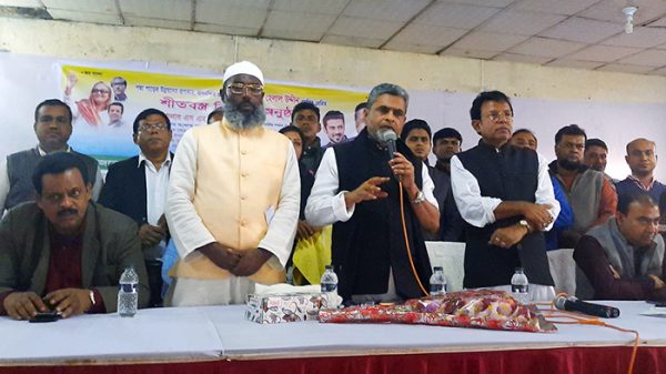 চিতলমারীতে সংসদ সদস্য শেখ হেলাল উদ্দীনের শীতবস্ত্র বিতরণ