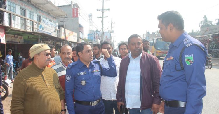 নওয়াপাড়াকে যানজটমুক্ত করতে প্রশাসন ও স্থানীয় নেতৃবৃন্দের যৌথ অভিযান শুরু