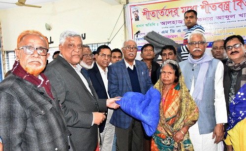 নগরীর শীতার্ত দু:স্থদের মাঝে কেসিসি’র কম্বল বিতরণ