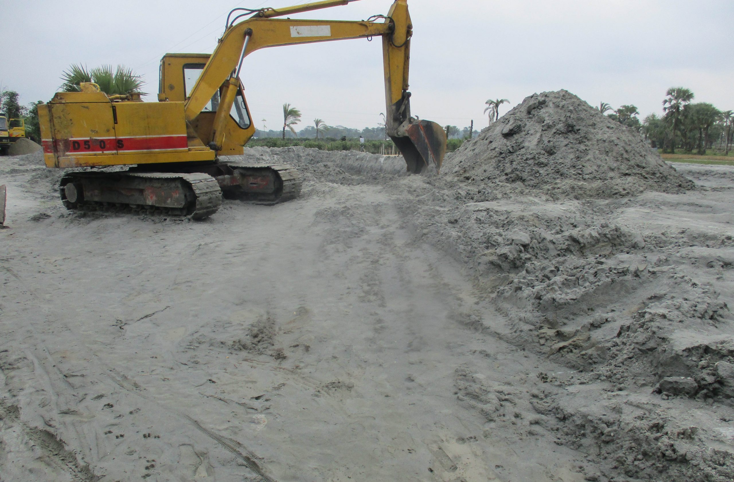কেশবপুরে অবৈধ বালি উত্তোলনে ভূমি ধসের আশঙ্কা