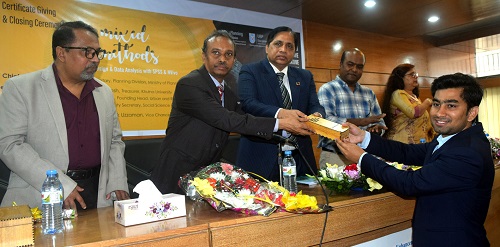 খুবিতে মিক্সড মেথডস রিসার্চ ডিজাইনের উপর পাঁচ দিনব্যাপী প্রশিক্ষণ সমাপ্ত