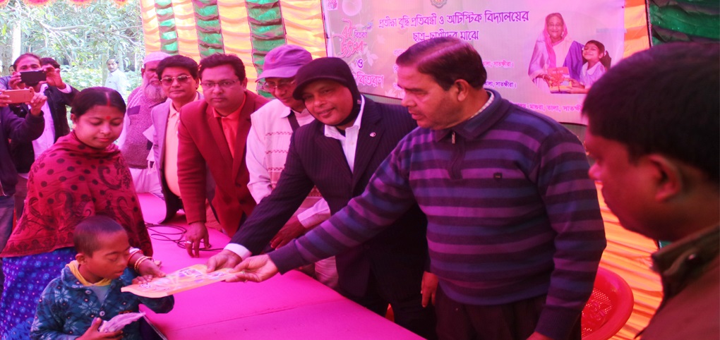 তালায় উৎসবমূখর পরিবেশে ৬ লাখ ২৩ হাজার ৫০২ টি বই বিতরণ