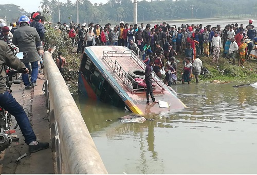 সাতক্ষীরা-খুলনা মহাসড়কের সড়ক দুর্ঘটনায় ১৫ বাসযাত্রী আহত