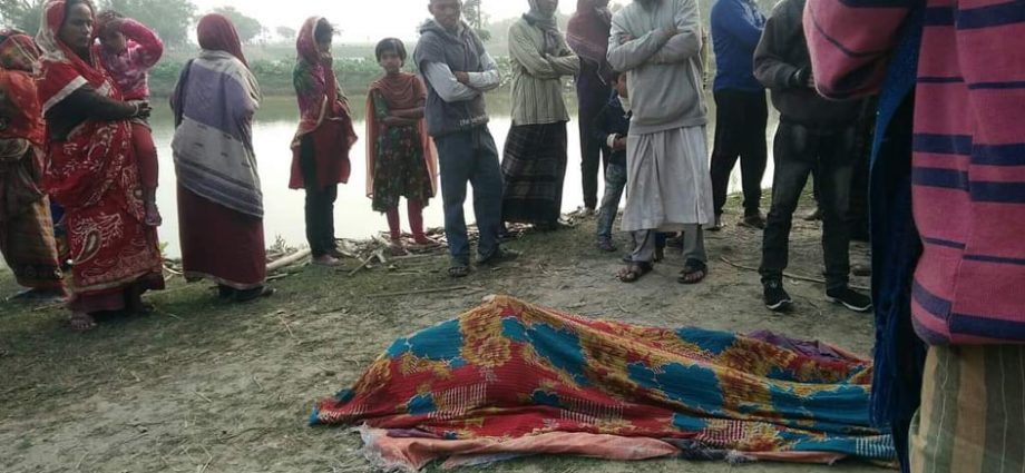 দাকোপ উপজেলায় বিদ্যুৎস্পৃষ্টে ঘের কর্মচারীর মৃত্যু