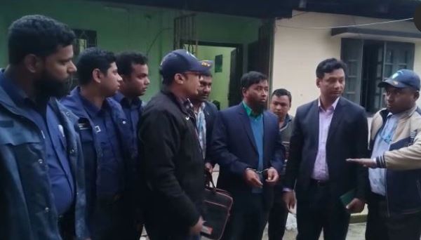 প্রায় ২ কোটি টাকাসহ পার্বতীপুর প্রকল্প কর্মকর্তা আটক