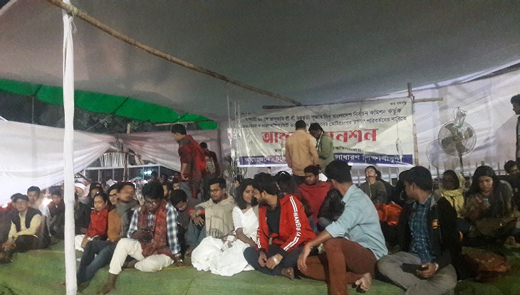 অনশনে ১৩ শিক্ষার্থী অসুস্থ