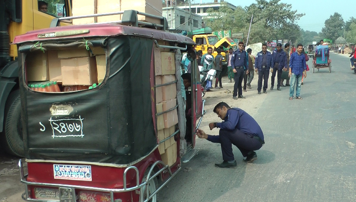 ঝিনাইদহে ট্রাফিক পুলিশের বিশেষ অভিযান