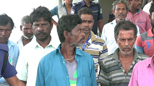 অবৈধ অনুপ্রবেশ বাংলাদেশের জলসিমায় থেকে দুটি ট্রলারসহ ২৬ ভারতীয় জেলে আটক