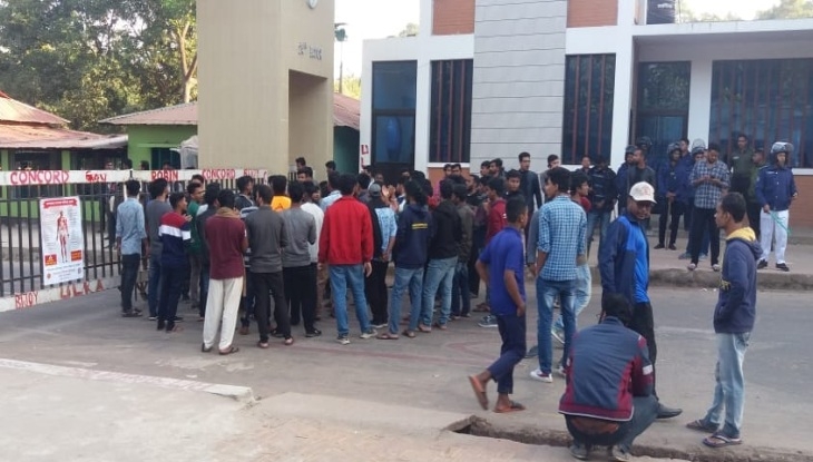 ছাত্রলীগ কর্মীর ওপর হামলা, প্রতিবাদে মূল ফটক বন্ধ