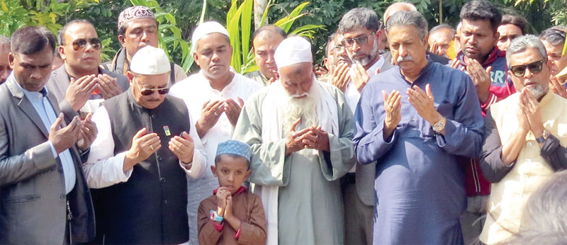 বাগেরহাটে প্রয়াত এমপি ডাঃ মোজম্মেলের কবর জিয়ারত করলেন শেখ হেলাল উদ্দিন এমপি
