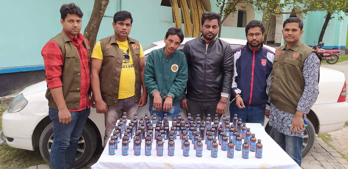 খুলনায় কথিত সাংবাদিক শেখ রানা ১০০ বোতল ফেন্সিডিলসহ গ্রেফতার