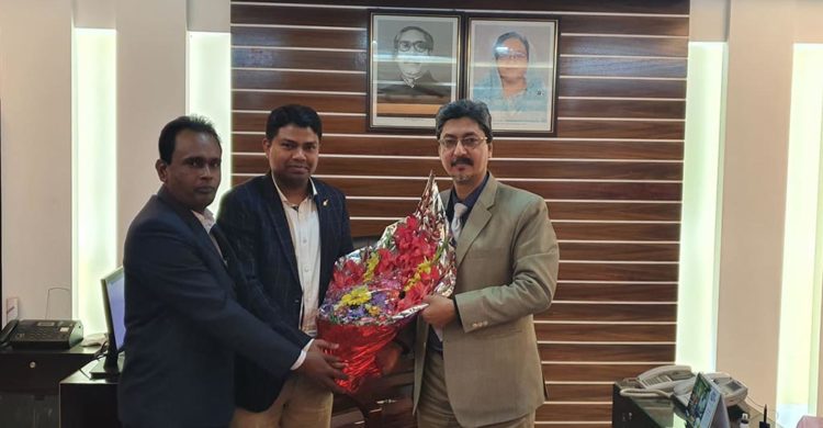 যশোর বোর্ডের চেয়ারম্যান’র সাথে বিপুলের শুভেচ্ছা বিনিময়