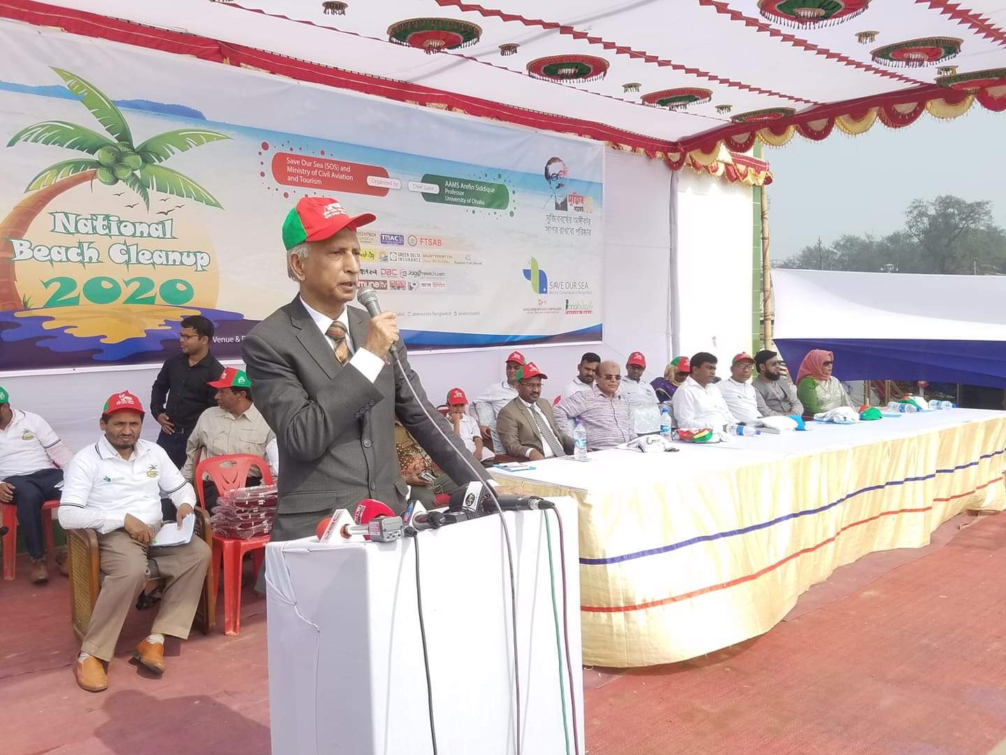 পরিবেশ বাচাতে ন্যাশনাল বিচ ক্লিনআপ অনুষ্ঠিত