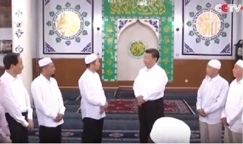 অবশেষে নিরুপায় চীনা প্রেসিডেন্ট শি জিন পিং মসজিদে গিয়ে দোয়া চাইলেন