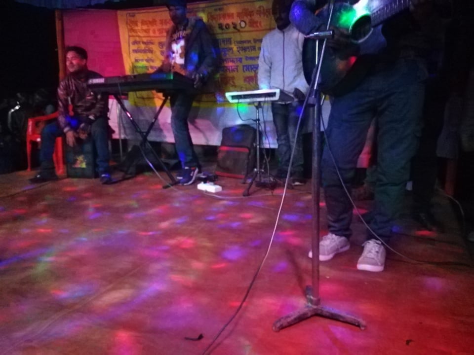 ইউপি মেম্বরের উদ্যোগে মোংলায় শহীদ মিনারে জুতা পায়ে নাচ-গান