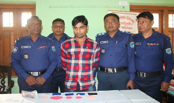 তালায় ৬৬৫ পিস ইয়াবা নগদ টাকাসহ দুই মাদক ব্যবসায়ী গ্রেফতার
