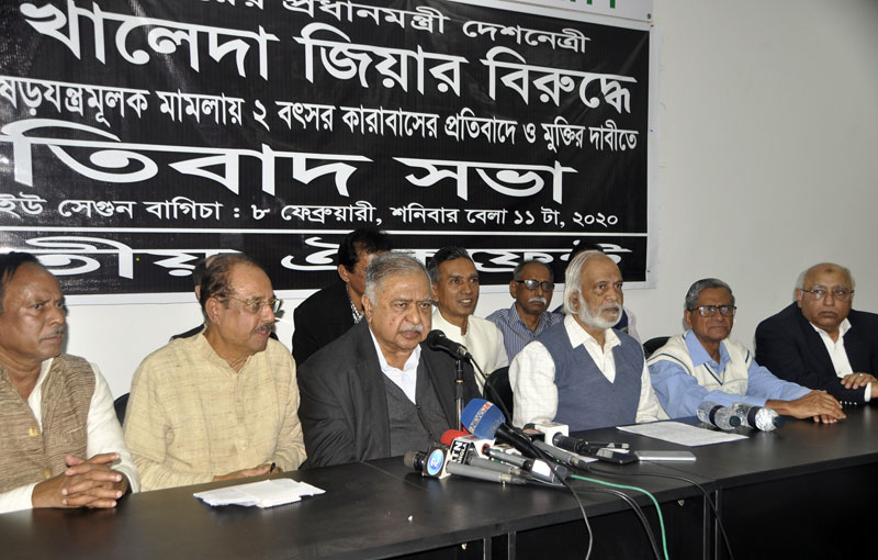 পদত্যাগ না করলে লাথি মেরে নামাতে হবে: ড. কামাল