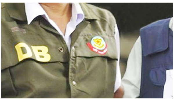 ডিবির দুই কর্মকর্তাসহ ৭ সদস্য বরখাস্ত