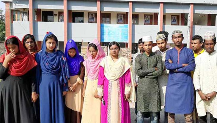 বাগেরহাটে কর্তৃপক্ষের উদাসীনতায় পরীক্ষা থেকে বঞ্চিত ৫