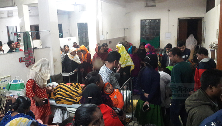 স্ত্রীর গায়ে আগুন ধরিয়ে পুড়লেন স্বামীও