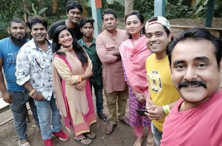 শত পর্বে তারকাবহুল ‘চাটাম ঘর’