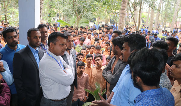 ক্লাসের দাবিতে খুলনা পলিটেকনিক কলেজের  শিক্ষার্থীরা আন্দোলনে : আজ ধর্মঘট