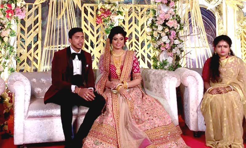 মোঘল ঐতিহ্যে সৌম্য সরকারের বউভা‌ত