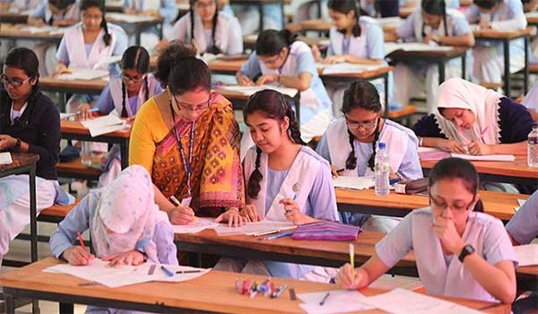 এসএসসি ও সমমানের পরীক্ষা : খুলনায় কেন্দ্র কমলেও বেড়েছে পরীক্ষার্র্থী