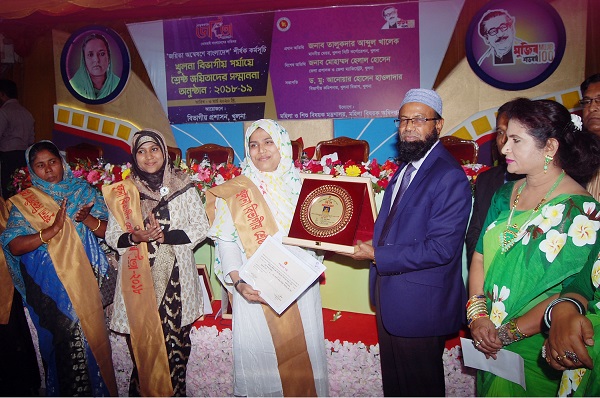 বিভাগীয় পর্যায়ে পাঁচ শ্রেষ্ঠ জয়িতাকে সম্মাননা প্রদান