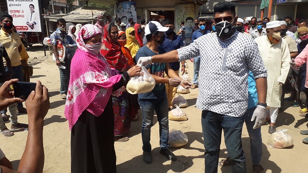 শার্শার নাভারনে হত দরিদ্র মানুষের মাঝে খাদ্য সামগ্রী বিতরণ