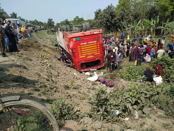 যশোর-খুলনা মহাসড়কে দূর্ঘটনা : আহত অর্ধশত