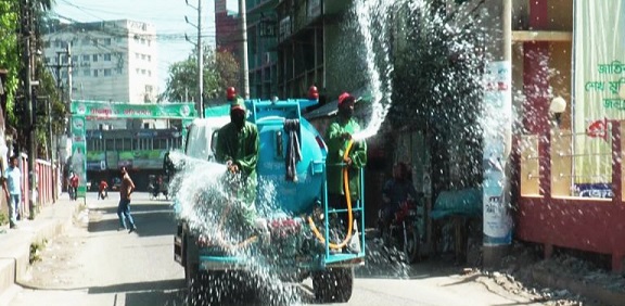 যশোর পৌরসভার উদ্যোগে চলছে জীবানুনাশক স্প্রে