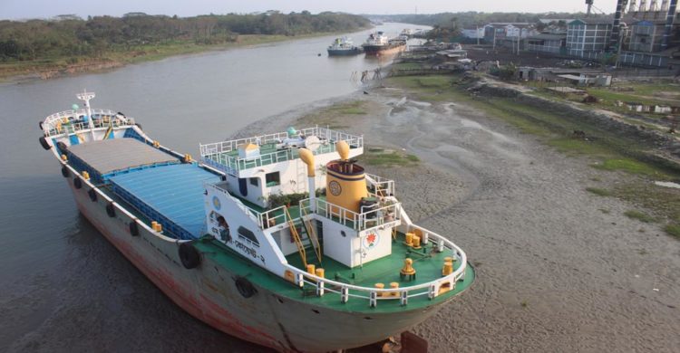 ভৈরবের জমি যাচ্ছে পেটে : কার্গো যাচ্ছে চরে: দখলবাজরা রয়েছে বহাল তবিয়তে