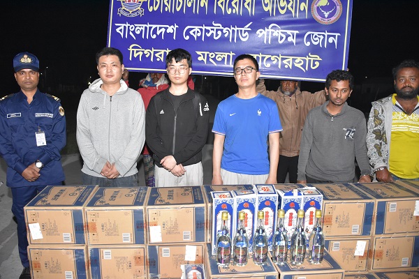 মোংলায় বিদেশী মদসহ তিন চীনা ও দুই বাংলাদেশী মাদক ব্যবসায়ী আটক