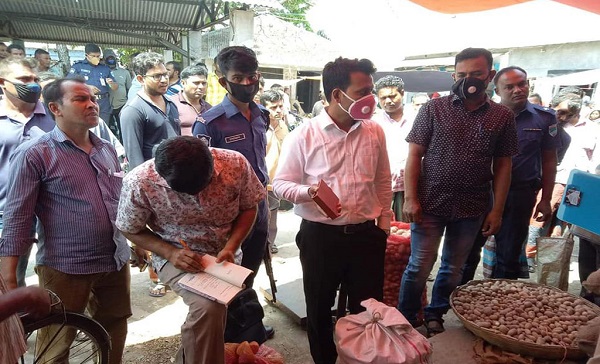 তালায় বাজার মনিটরিং দ্বিতীয় দিনে ১০ ব্যবসায়ীকে ৫৯ হাজার জরিমানা