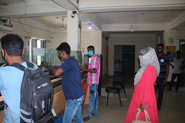 করোনা: তালা জনতা ব্যাংক শাখার কার্যক্রম অব্যাহত