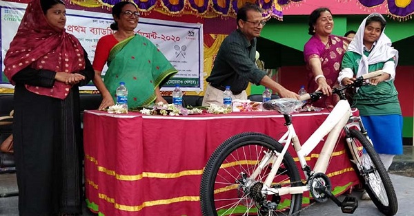 তালায় মেয়েদের ৮ দলীয় ব্যাডমিন্টন টুর্নামেন্ট অনুষ্ঠিত