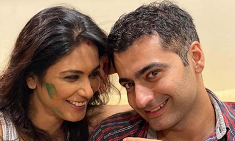 পর্দায় মা-ছেলে হলেও বাস্তবে প্রেমিক-প্রেমিকা