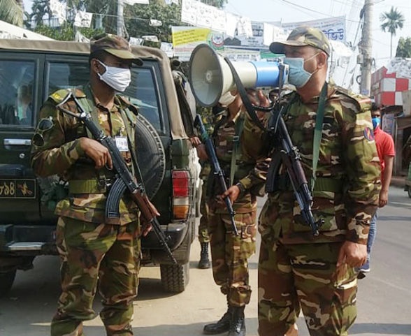 চট্টগ্রামে নেমেছে সেনাবাহিনীর ১৭ টিম