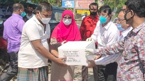 ফকিরহাটে শেখ হেলাল উদ্দিন এমপির পক্ষে হতদরিদ্রদের মাঝে খাদ্য সামগ্রী প্রদান