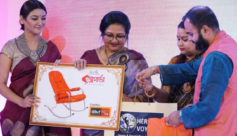 কলকাতায় জয়া আহসান অনন্যা, মা রত্নগর্ভা