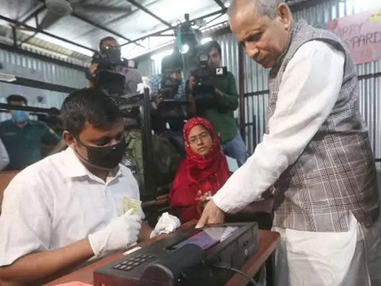 নিজের ভোটই দিতে পারলেন না নৌকার প্রার্থী মহিউদ্দিন