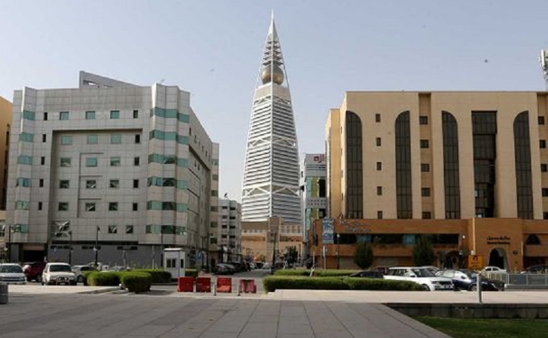 সৌদিতে ২১ দিনের কারফিউ