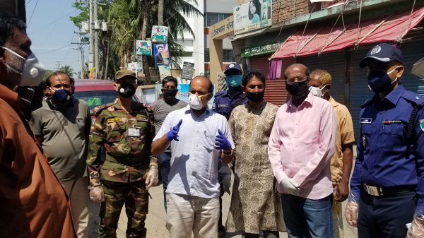 তেরখাদায় করোনা প্রতিরোধে সেনাবাহিনীর জনসচেতনতামূলক প্রচারনা