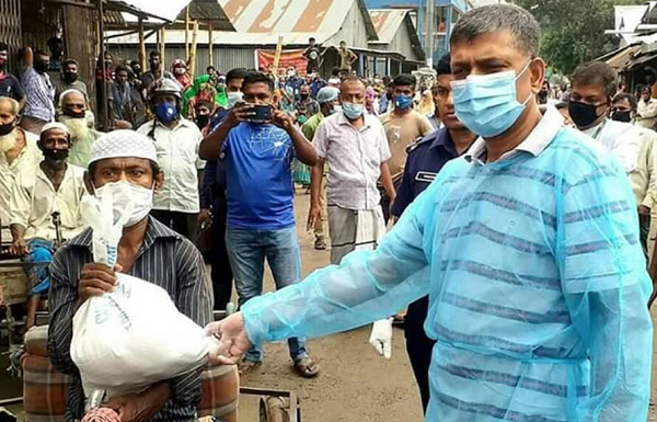 মাগুরায় সংসদ সদস্য এ্যাডভোকেট সাইফুজ্জামান শিখরের ত্রাণ বিতরণ