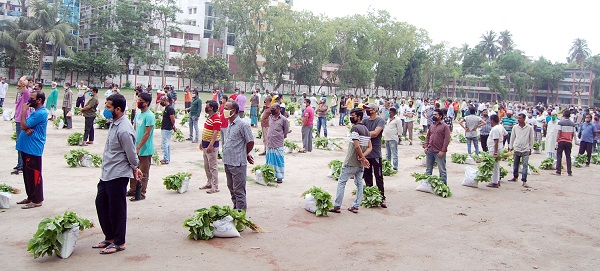 লেদার, হকার্স ও দোকান কর্মচারী শ্রমিকের মাঝে সিটি মেয়রের খাদ্যসামগ্রী বিতরণ