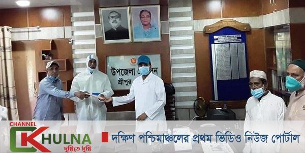 প্রধানমন্ত্রীর ত্রান তহবিলে নগদ অর্থ প্রদান করলো শ্রীপুর উপজেলা মুক্তিযোদ্ধা সংসদ